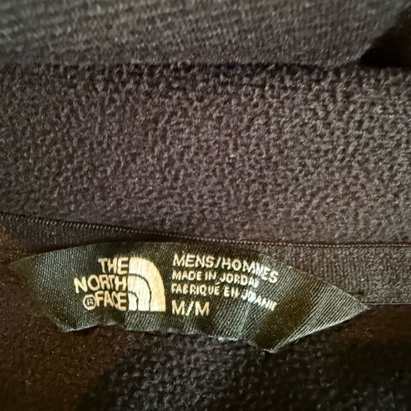 The North Face Men’s Black Quarter-Zip Pullover in Size Medium - Picture 5 of 7